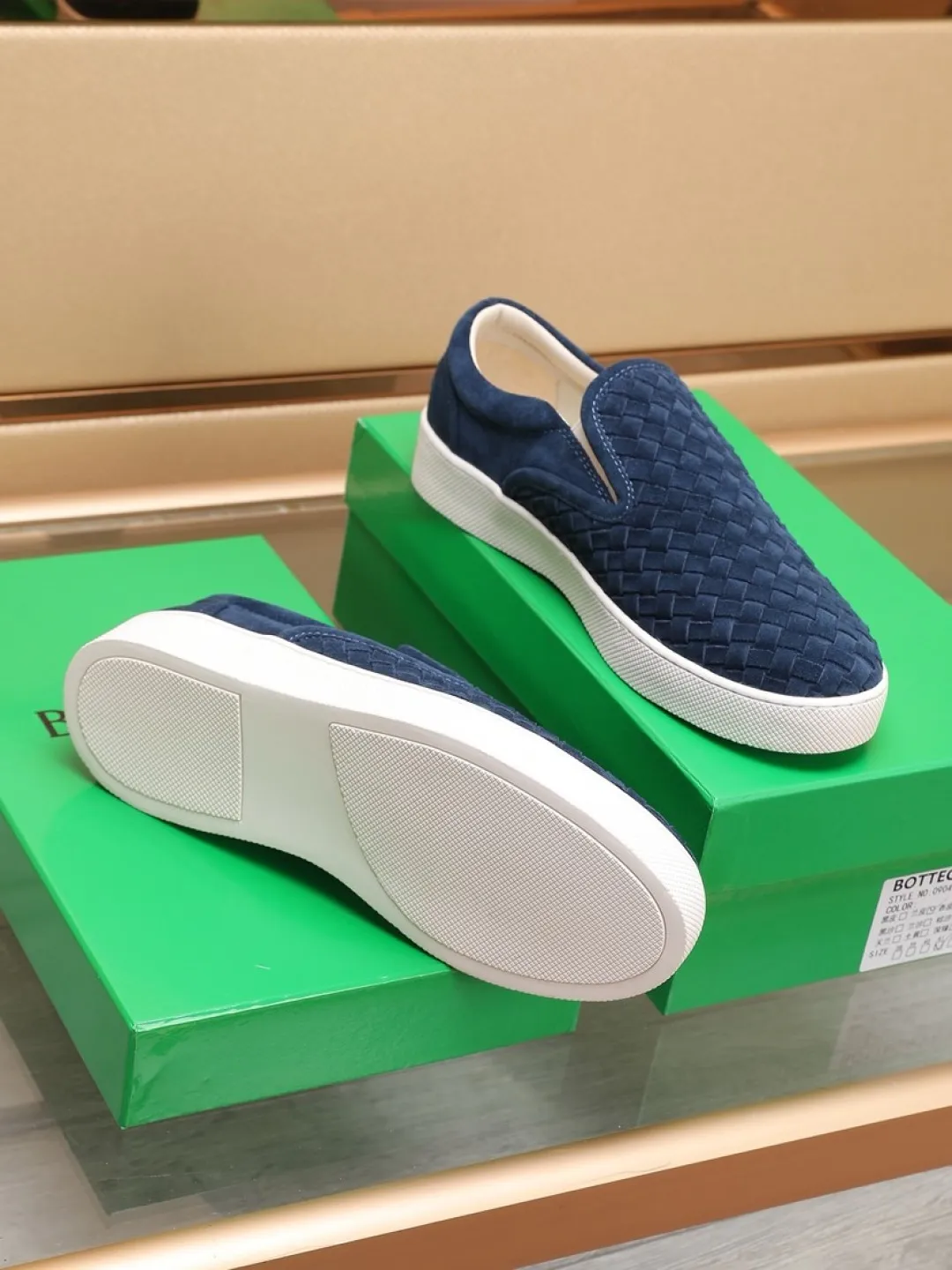 Men's men's shoes 💰Men's shoes 💰440💰🔥[BV] series of top purchasing agents 🔍Imported first-layer cowhide woven surface, cowhide foot pads lining environmentally friendly ♻️Does not fade, 💪Sole: Rubber combination original factory special original outsole ⚠Original and single goods 🔍🔍You can come in and out at will, welcome to compare ⚠Number of sizes: 38-44